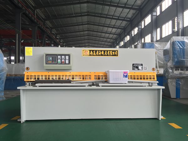 剪板機(jī)廠家面臨的國際性危機(jī)是什么呢如何解決呢